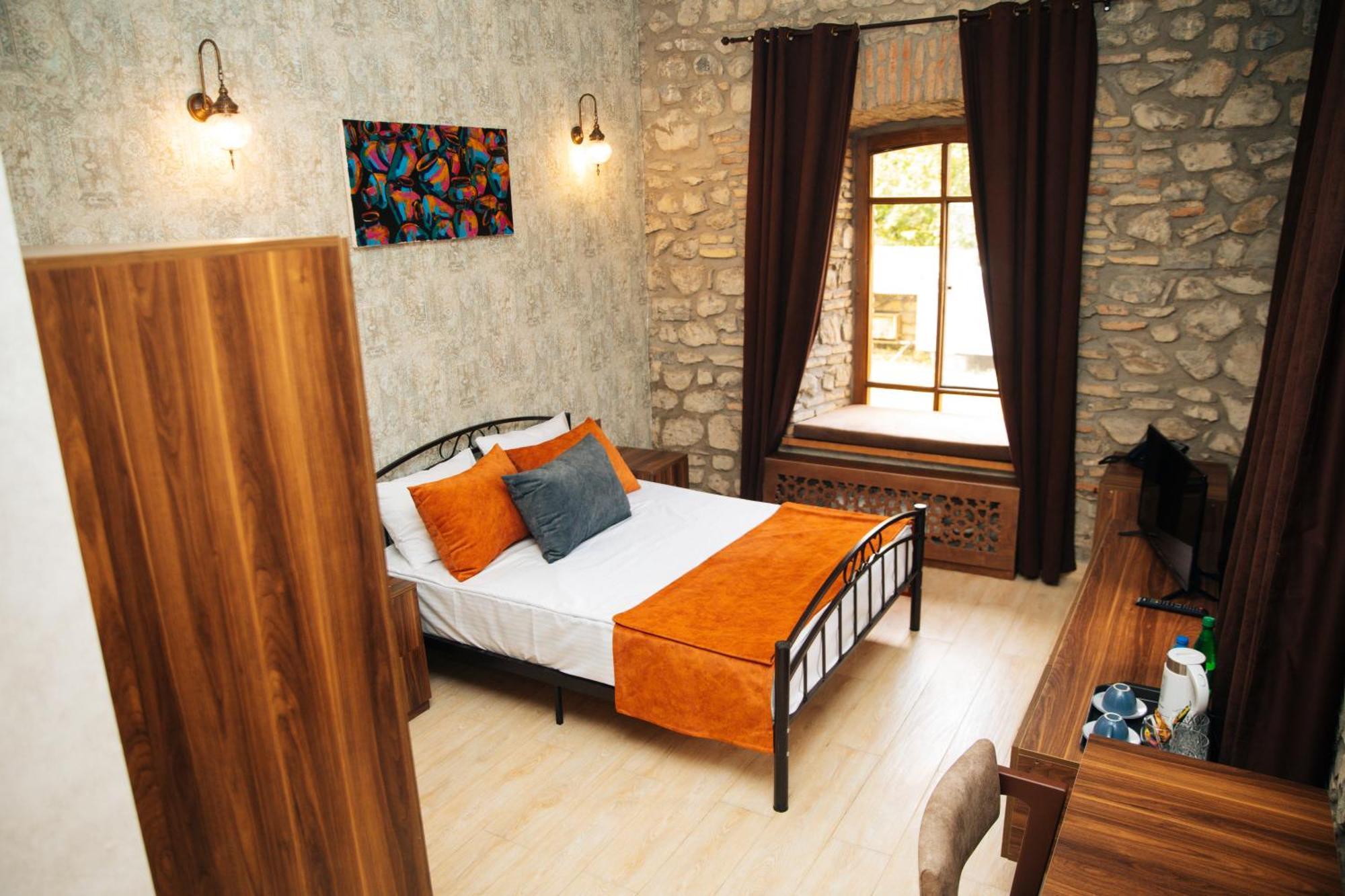Art Hotel By Abad Guest Şǝki Eksteriør billede