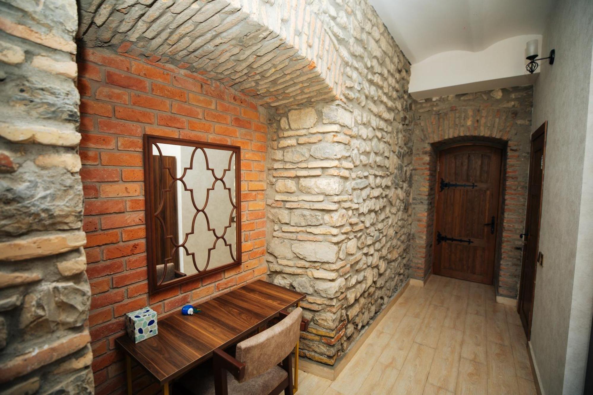 Art Hotel By Abad Guest Şǝki Eksteriør billede
