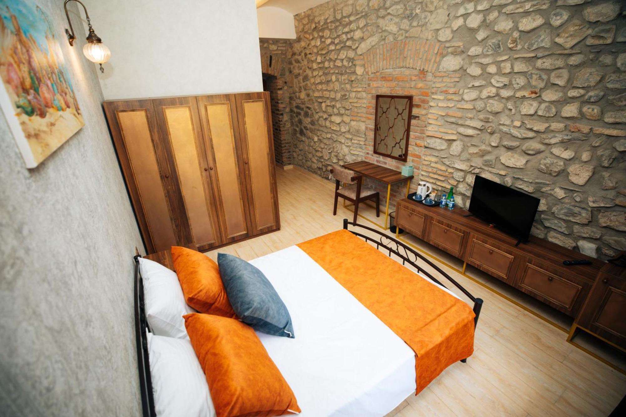Art Hotel By Abad Guest Şǝki Eksteriør billede