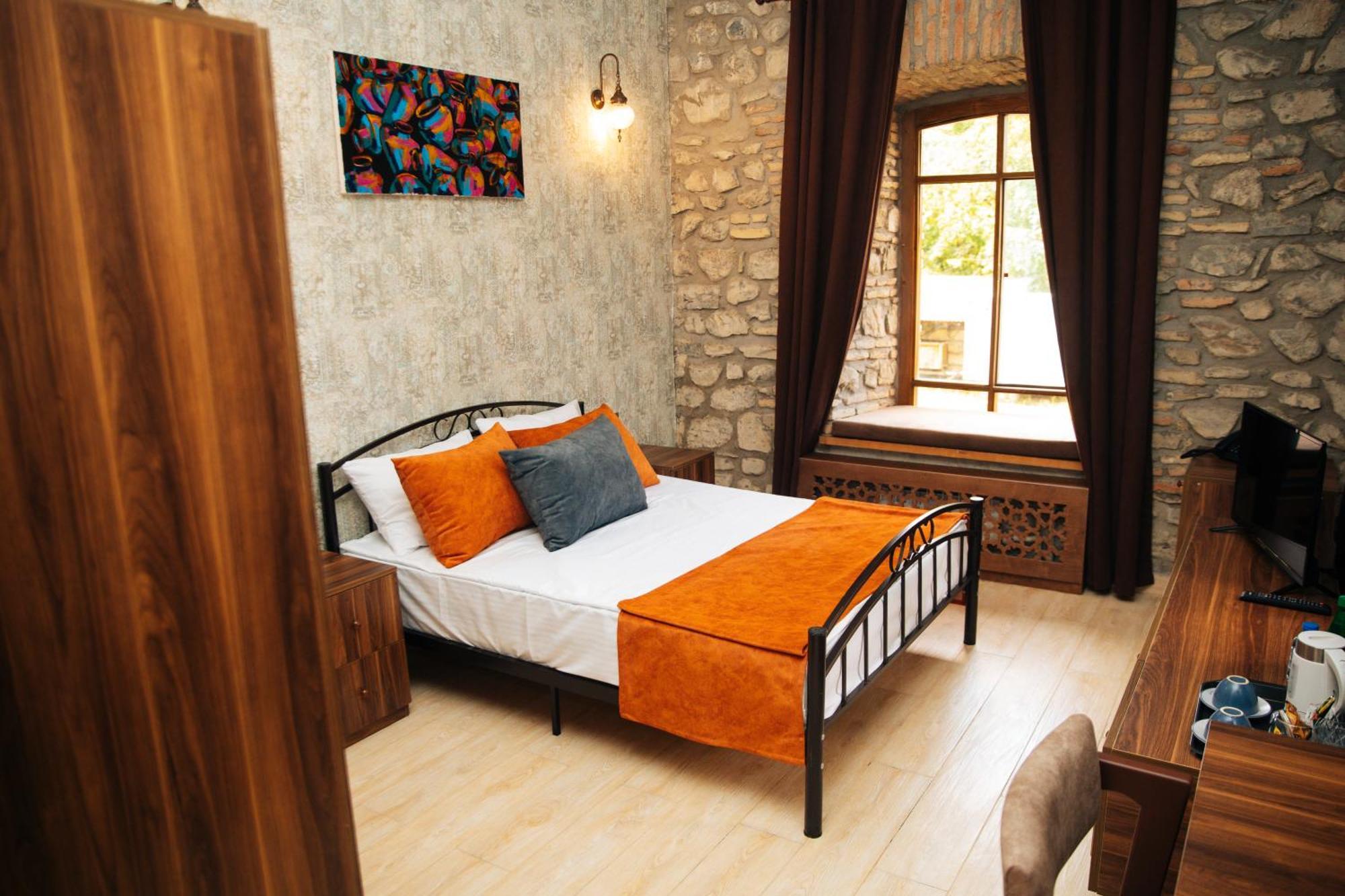 Art Hotel By Abad Guest Şǝki Eksteriør billede