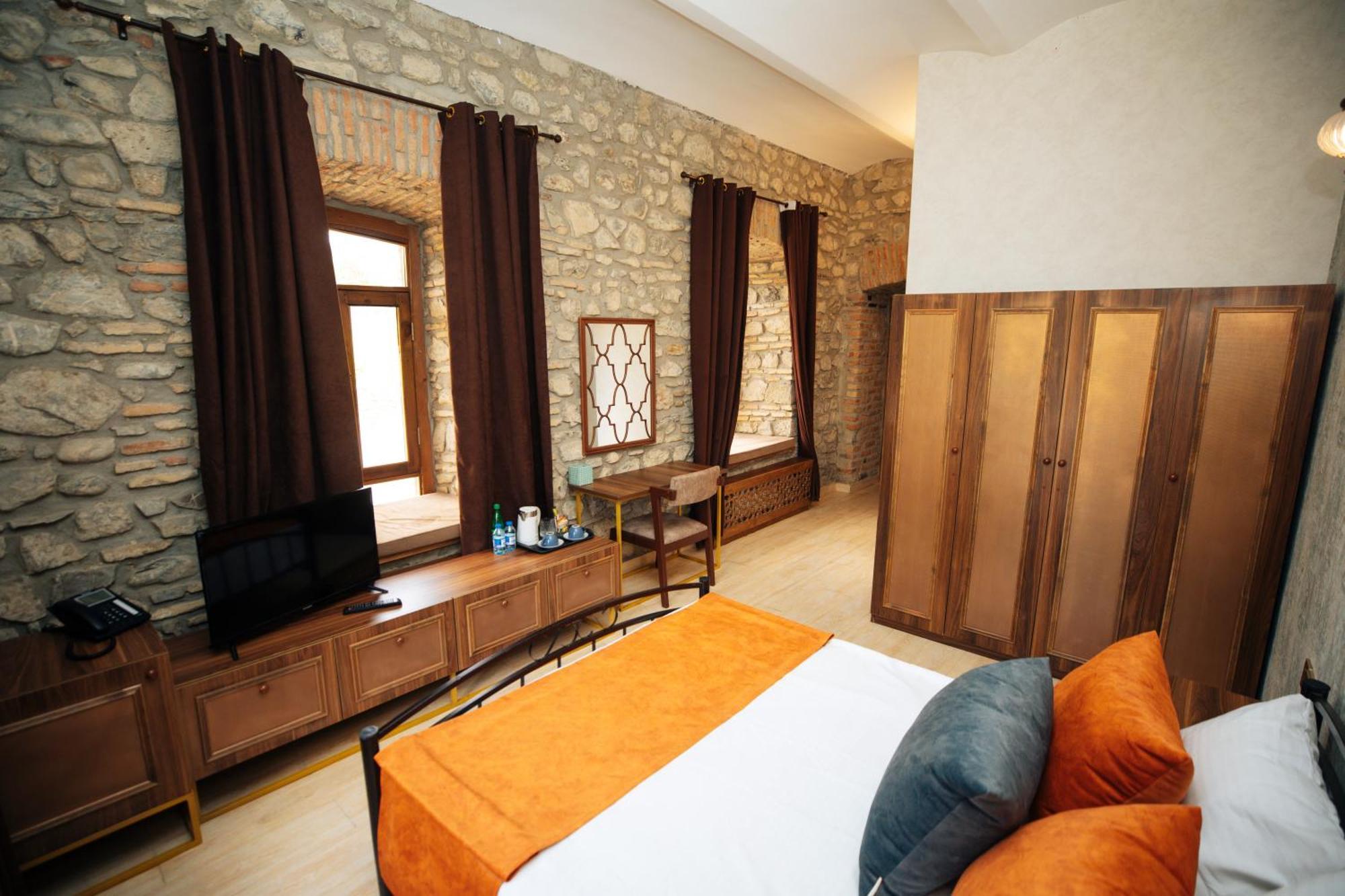 Art Hotel By Abad Guest Şǝki Eksteriør billede