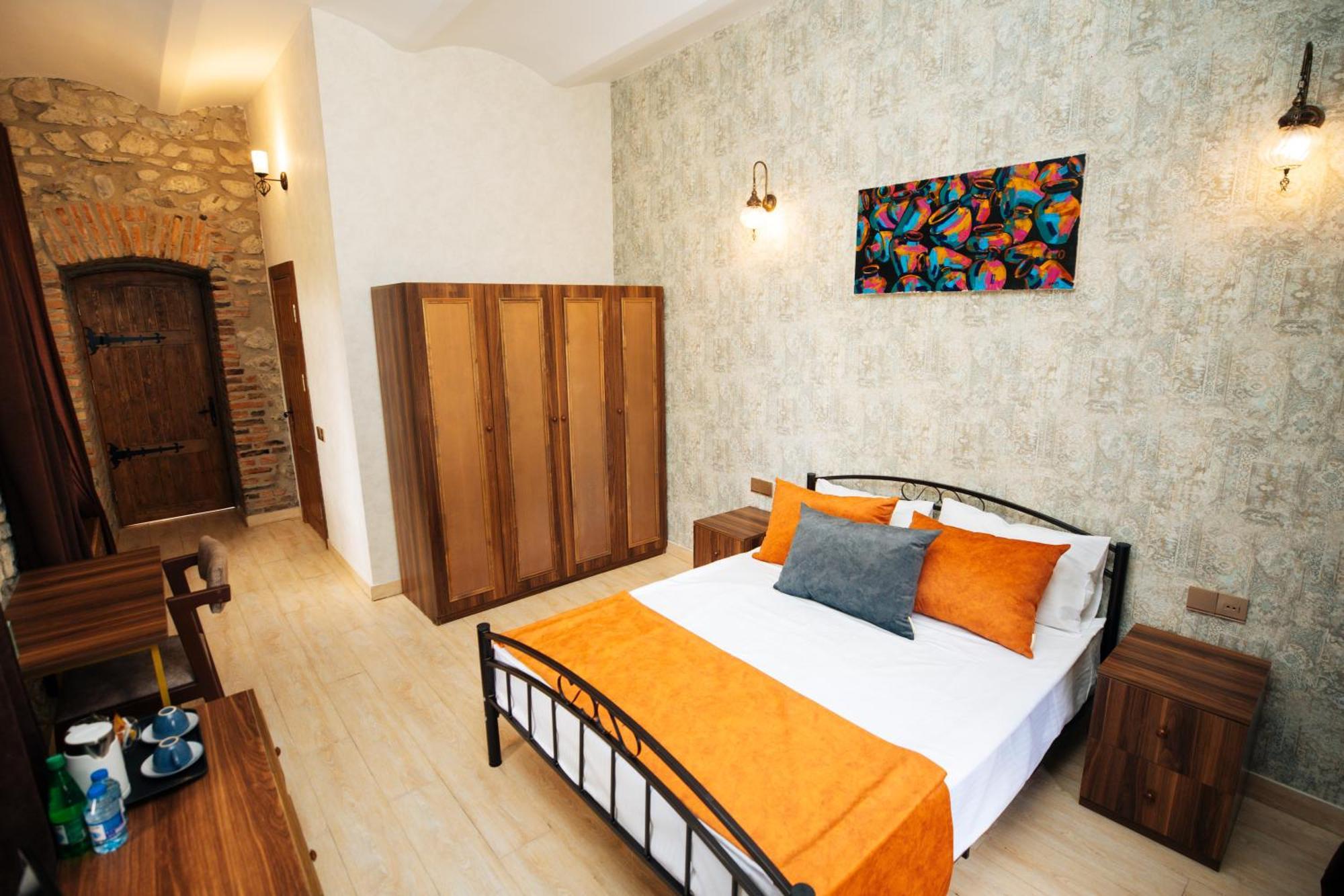 Art Hotel By Abad Guest Şǝki Eksteriør billede