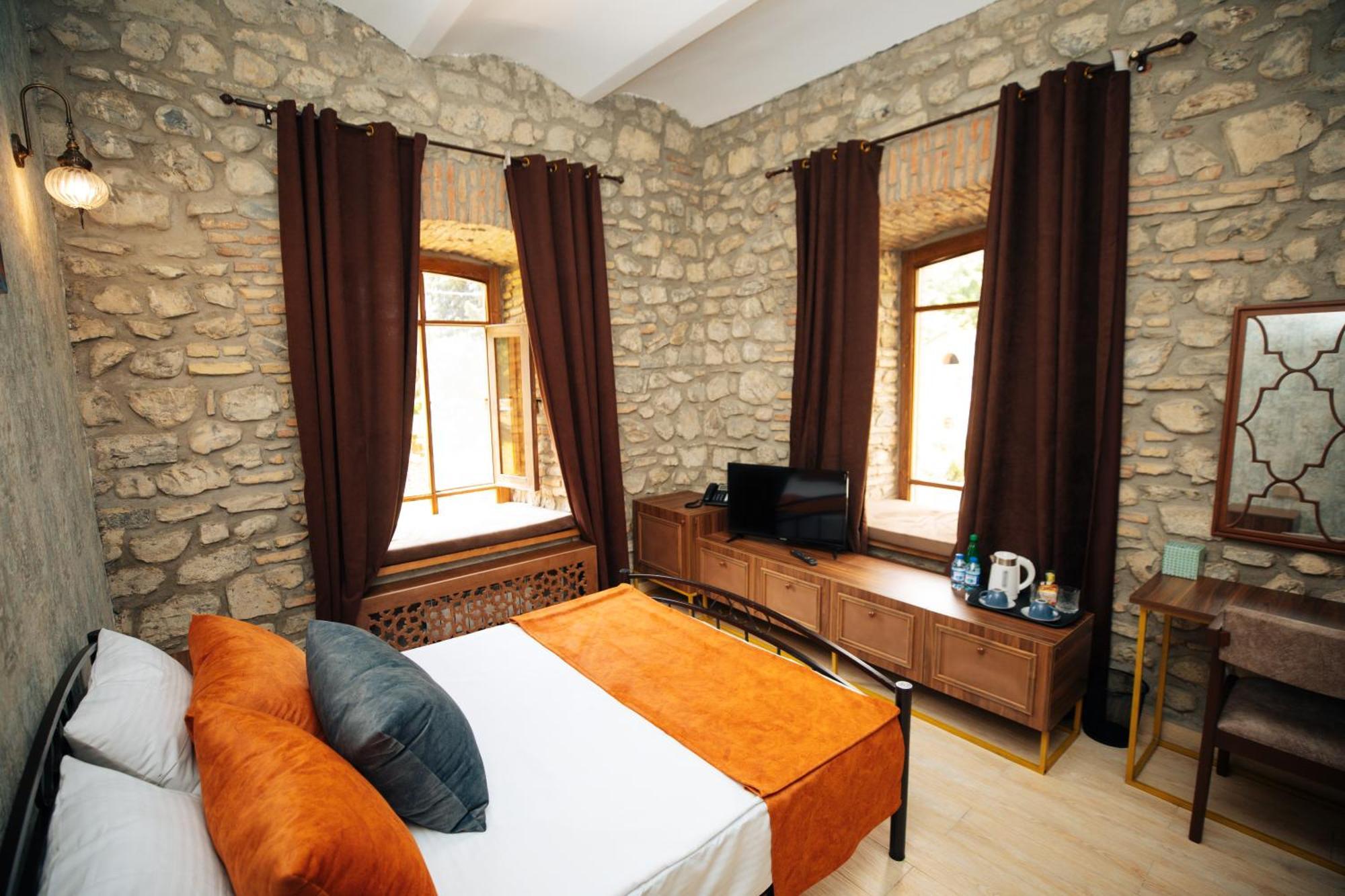 Art Hotel By Abad Guest Şǝki Eksteriør billede