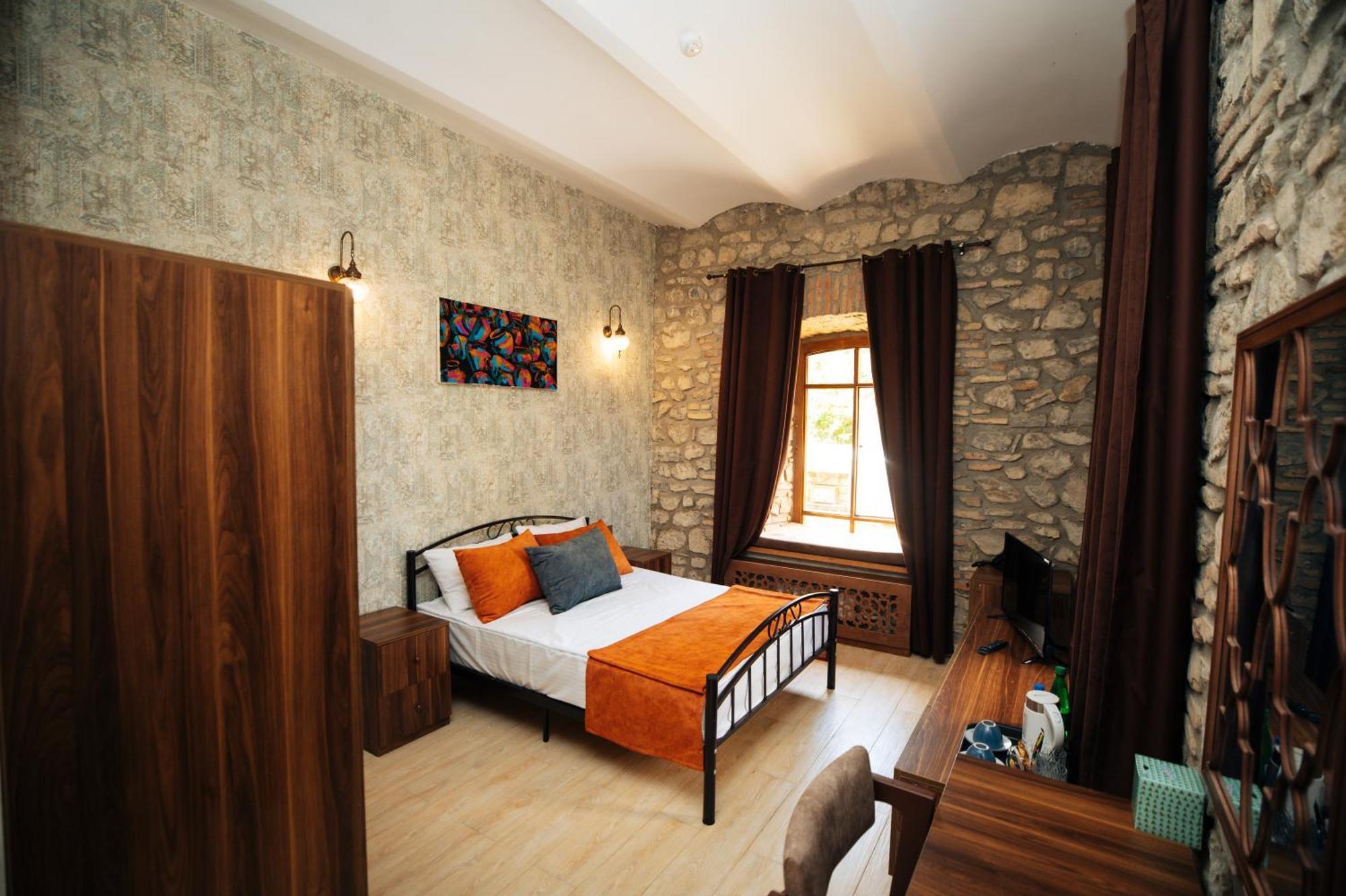 Art Hotel By Abad Guest Şǝki Eksteriør billede