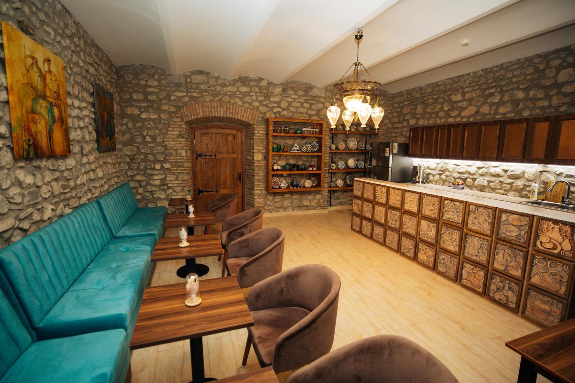 Art Hotel By Abad Guest Şǝki Eksteriør billede