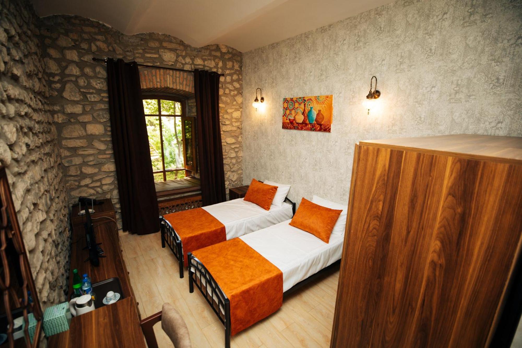Art Hotel By Abad Guest Şǝki Eksteriør billede