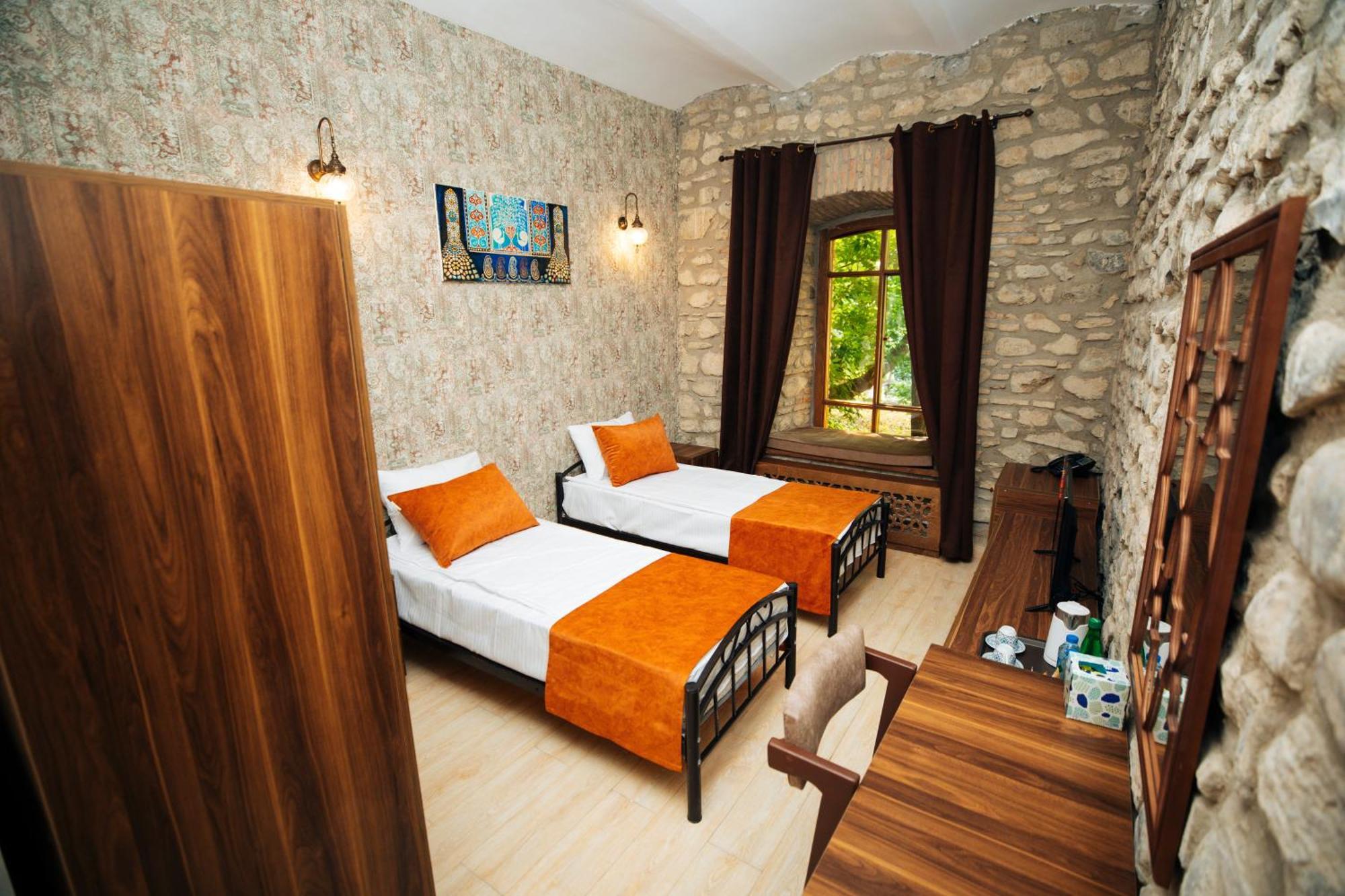 Art Hotel By Abad Guest Şǝki Eksteriør billede