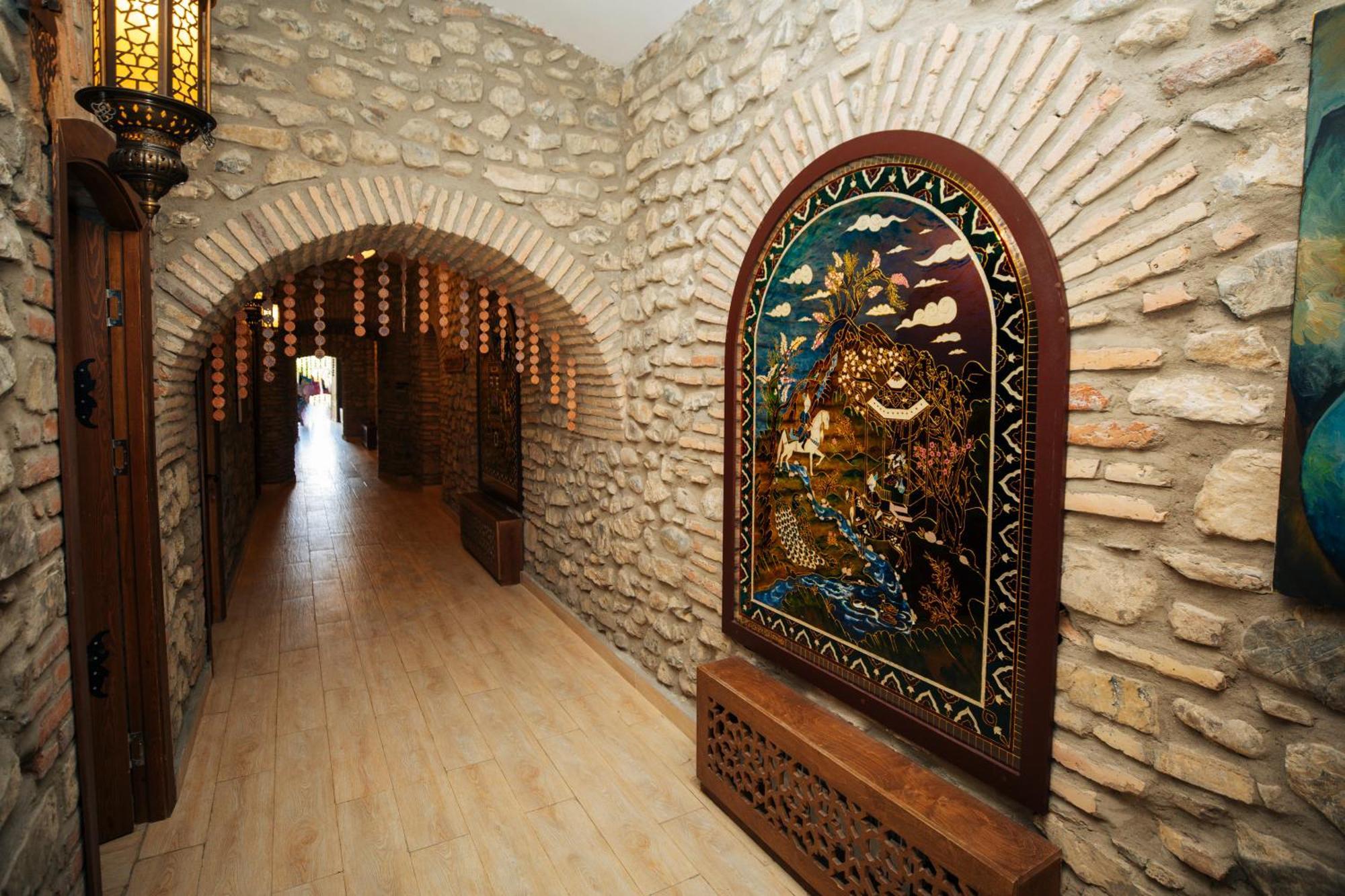 Art Hotel By Abad Guest Şǝki Eksteriør billede