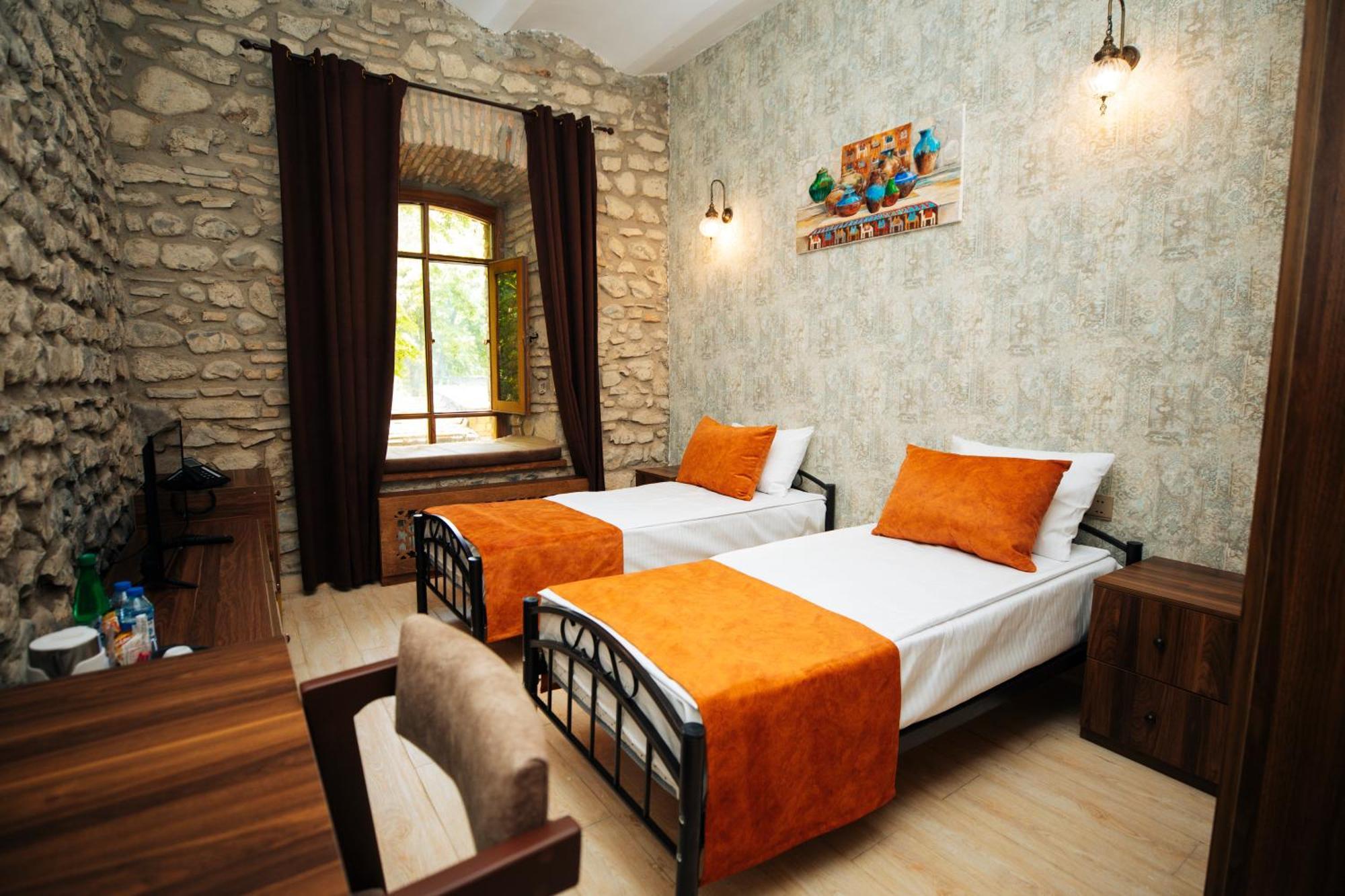 Art Hotel By Abad Guest Şǝki Eksteriør billede
