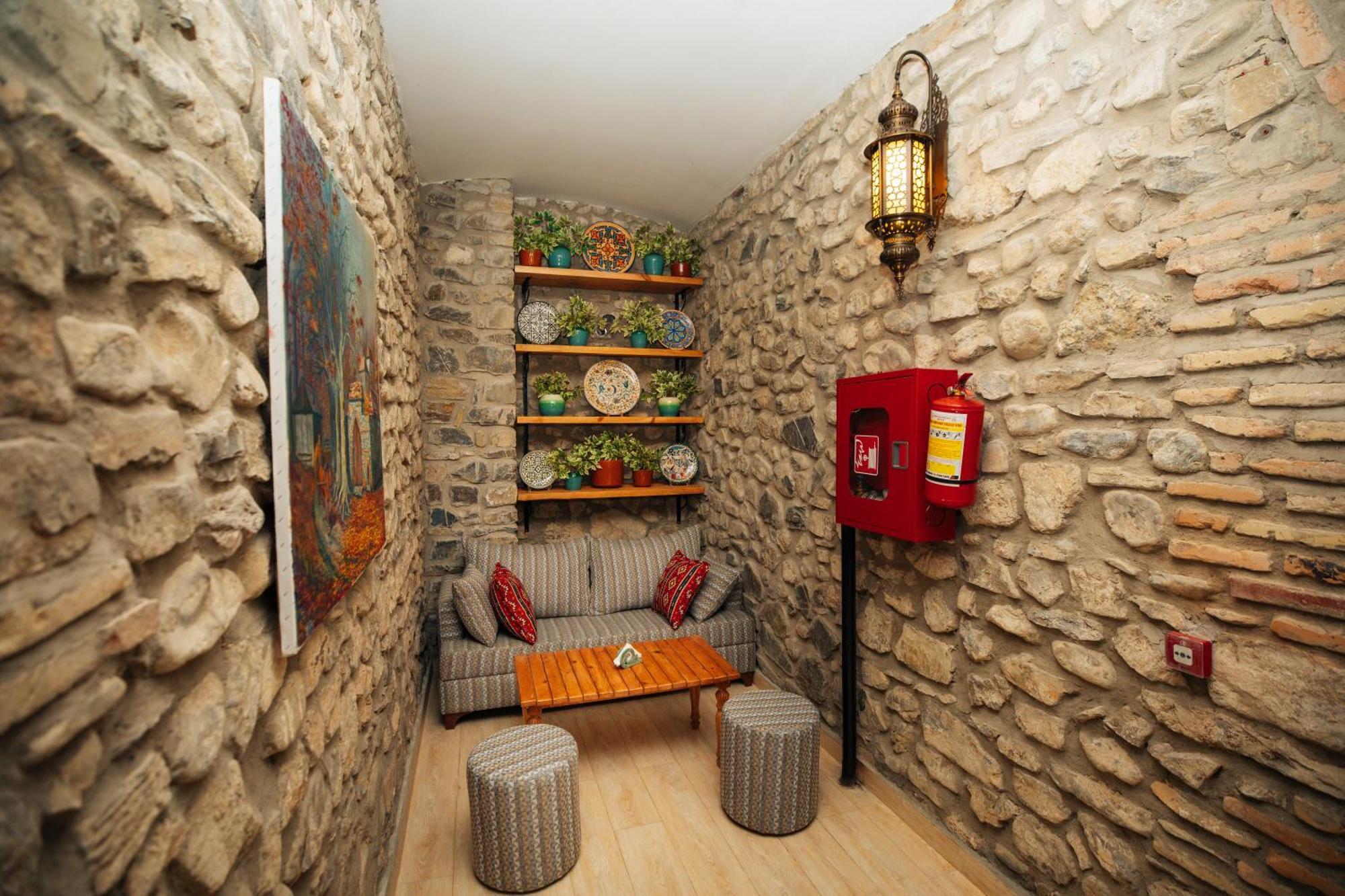 Art Hotel By Abad Guest Şǝki Eksteriør billede