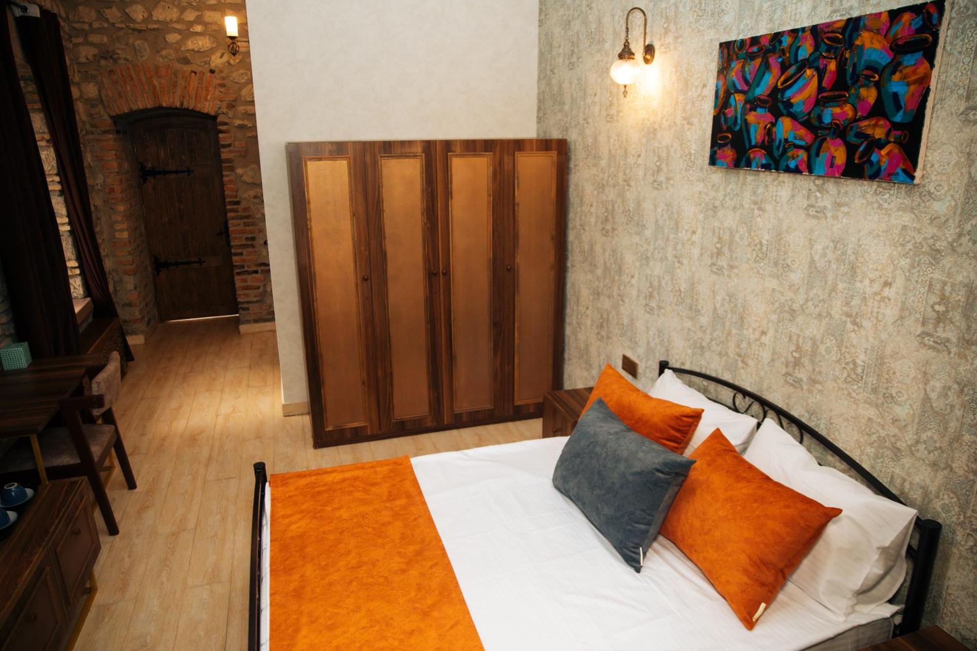 Art Hotel By Abad Guest Şǝki Eksteriør billede