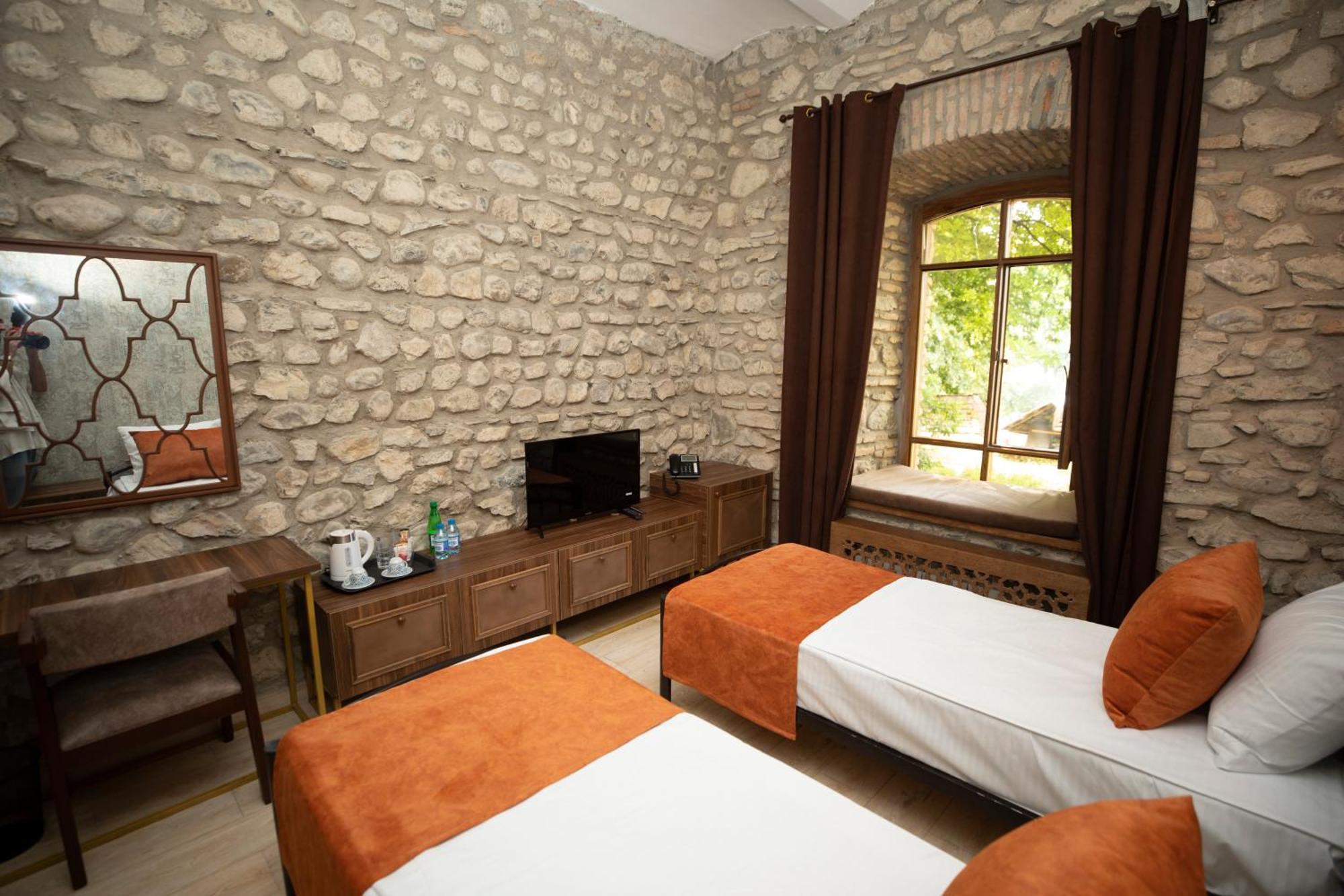 Art Hotel By Abad Guest Şǝki Eksteriør billede